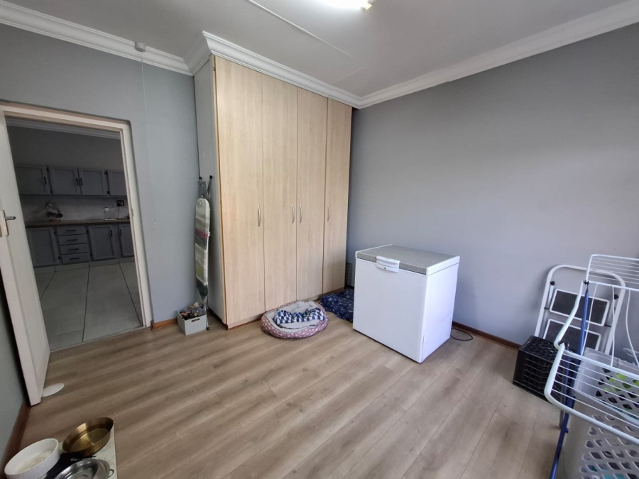 5 Bedroom Property for Sale in Langenhovenpark Free State